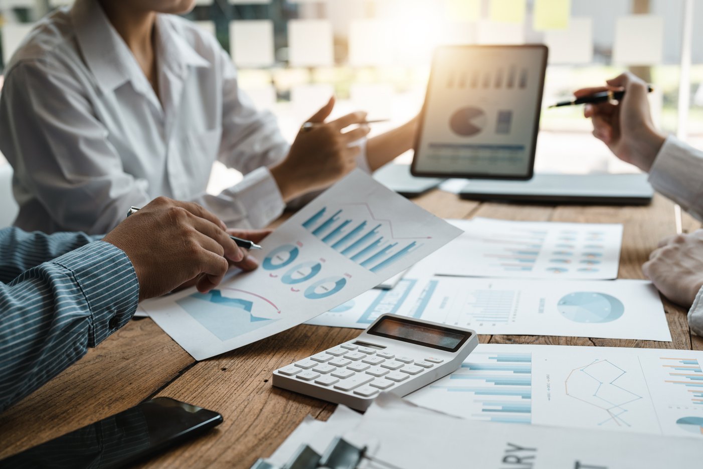 Business data dashboard analysis by ingenious computer softw